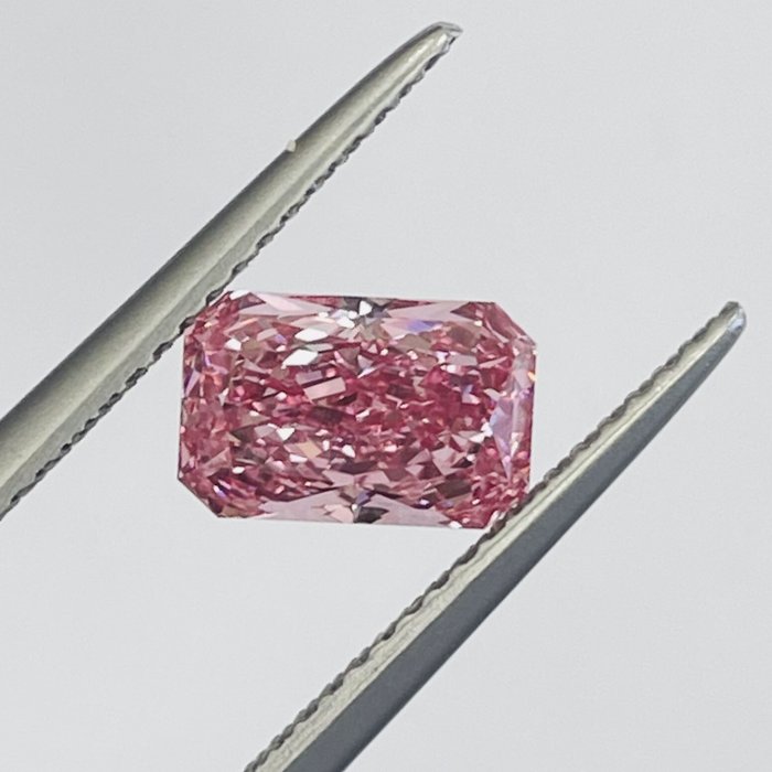 1 pcs Diamant  (Farvebehandlet)  - 1.51 ct - Radiant - Fancy vivid Rosa Lyserød - VVS2 - Gemological Institute of America (GIA) - Natural Earth Mined Diamond - Gratis forsendelse -