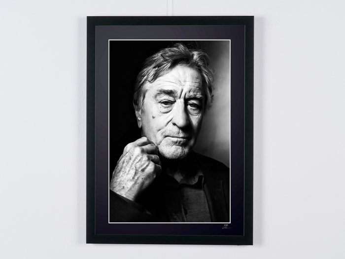 Robert DeNiro - Portrait - Fine Art Photography - Luxury Wooden Framed 70X50 cm - Limited Edition Nr 03 of 30 - Serial ID 20145 - Original Certificate (COA), Hologram Logo Editor and QR Code - 100% New items.