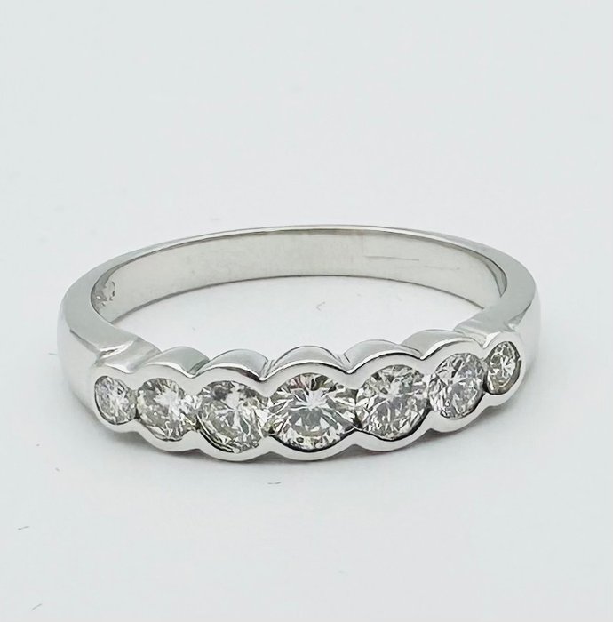 Ring - 18 kraat Hvidguld -  0.95ct. tw. Diamant (Natur)