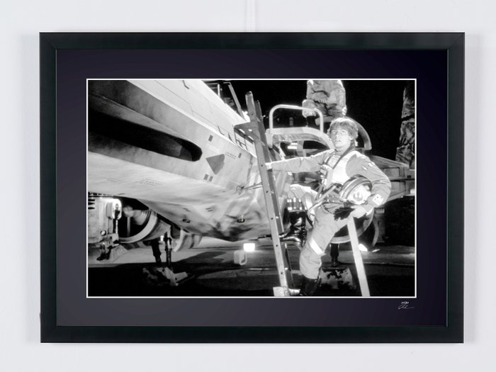 Star Wars: A New Hope 1977 - Mark Hamill (as Luke Skywalker)  X Wing - Fine Art Photography - Luxury Wooden Framed 70X50 cm - Limited Edition Nr 02 of 30 - Serial ID 60047 - Original Certificate (COA), Hologram Logo Editor and QR Code - 100% New items.