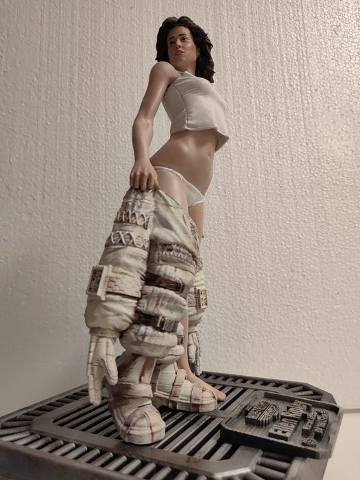 Alien - Sigourney Weaver - 1:6 - Statue Handpainted Ellen Ripley figure from Alien 1/6 (30 cm)