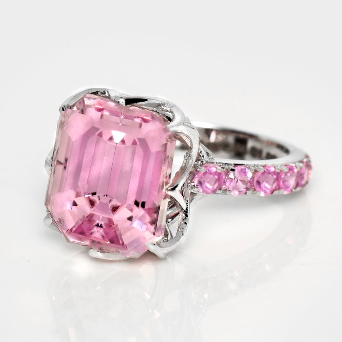 Ingen mindstepris - Ring - 14 karat Hvidguld -  14.18ct. tw. Kunzit - Safir - IGI 12,68 ct Pink