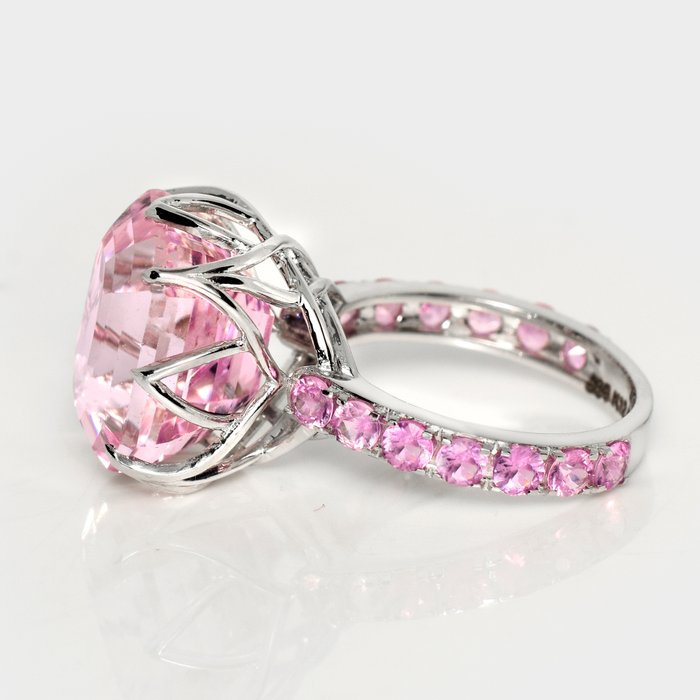 Ingen mindstepris - Ring - 14 karat Hvidguld -  14.18ct. tw. Kunzit - Safir - IGI 12,68 ct Pink