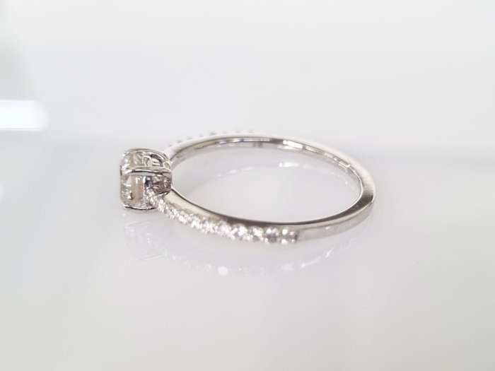 Forlovelsesring - 18 kraat Hvidguld -  0.88ct. tw. Diamant (Natur)