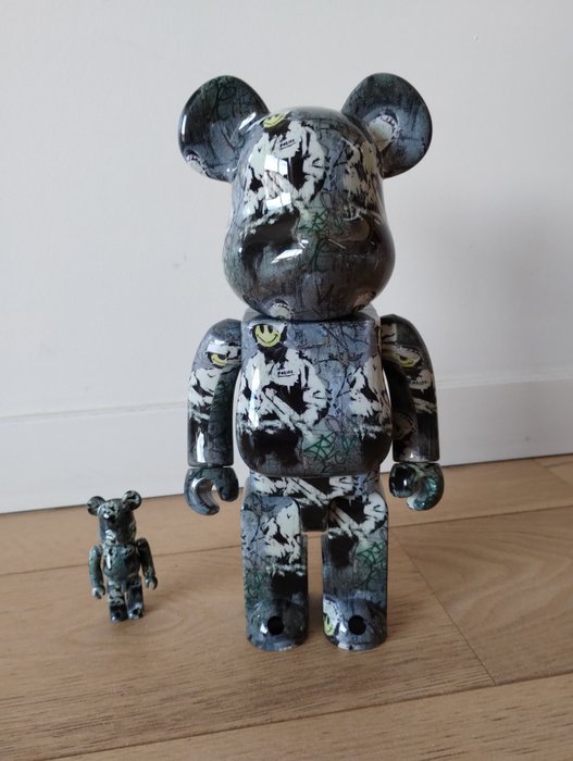 Banksy (1974) - Banksy x Brandalism x Medicom Toy Be@rbrick - Riot Cop 100％  400% Bearbrick