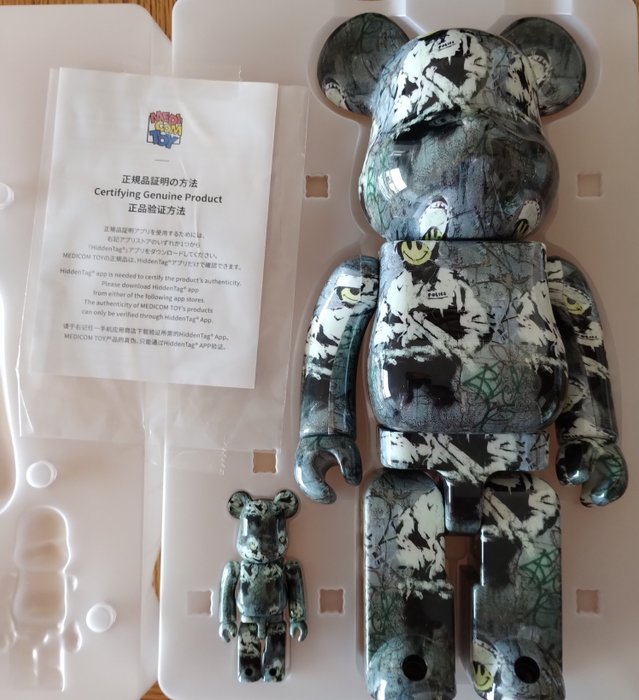 Banksy (1974) - Banksy x Brandalism x Medicom Toy Be@rbrick - Riot Cop 100％  400% Bearbrick