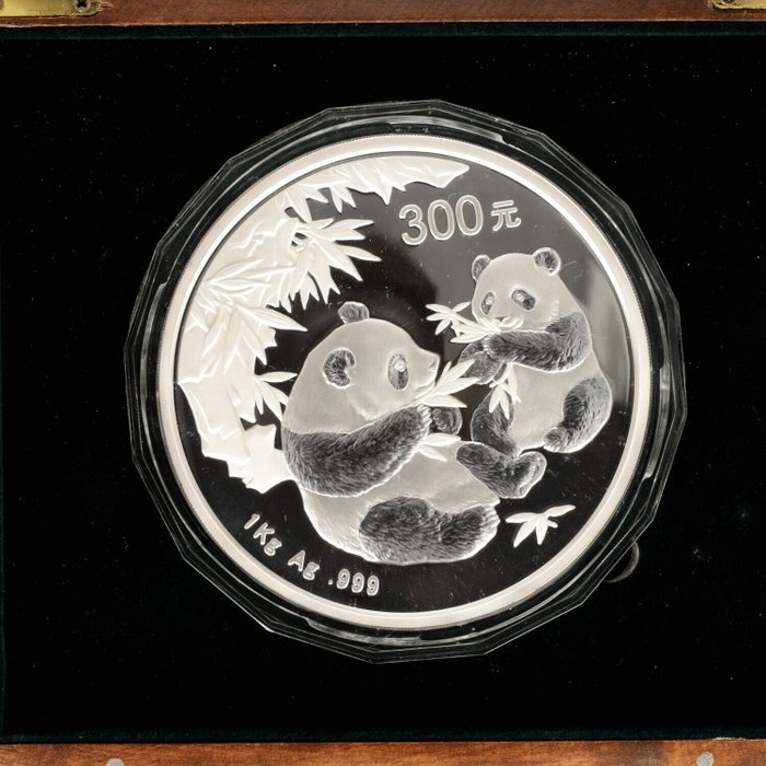 Kina. 300 Yuan 2006 "Panda", 1 Kg (.999)