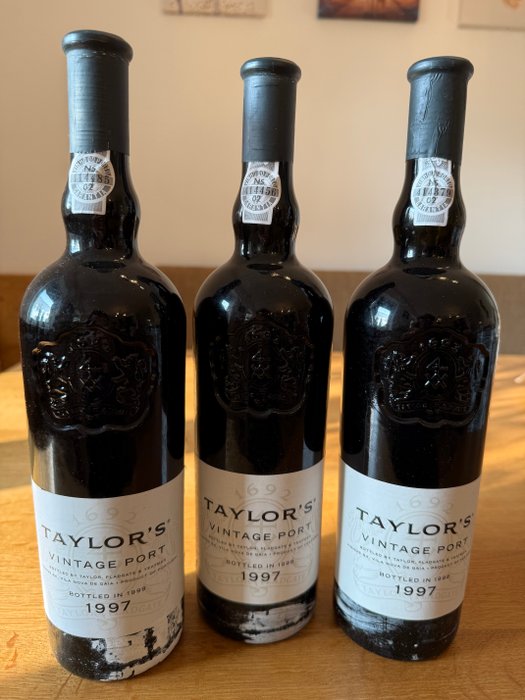 1997 Taylor‘s - Vintage Port - Flasket 1999 -  Douro  - 3 Flasker (0,75 L)