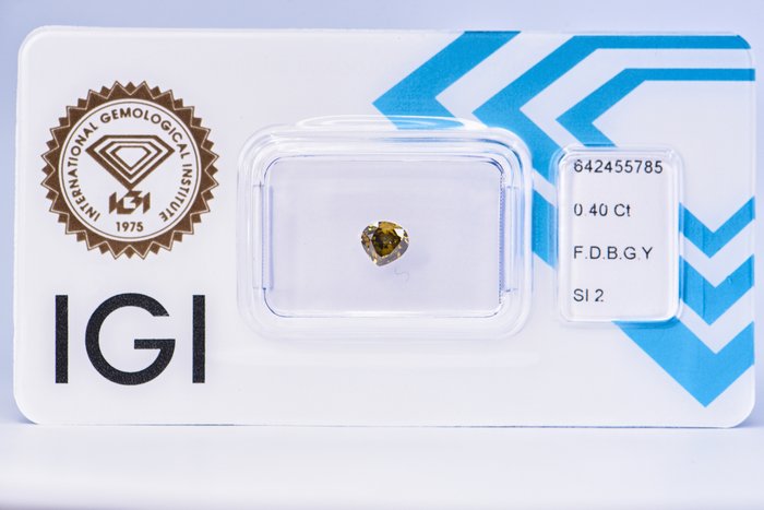 Ingen mindstepris - 1 pcs Diamant  (Naturfarvet)  - 040 ct - Pære - Fancy deep Brun Grønlig Gul - SI2 - International Gemological Institute (IGI)