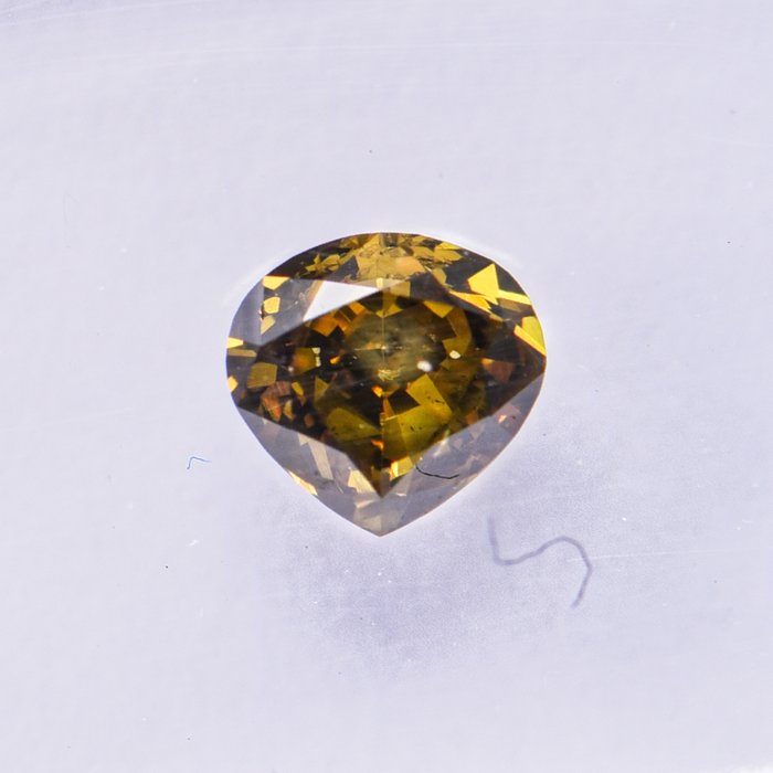 Ingen mindstepris - 1 pcs Diamant  (Naturfarvet)  - 040 ct - Pære - Fancy deep Brun Grønlig Gul - SI2 - International Gemological Institute (IGI)