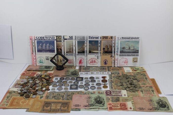 Rusland. Russia. A Treasure Trove of ± 559 mainly Russian Coins, Stamps, Banknotes, framed Scythian Artefacts  (Ingen mindstepris)