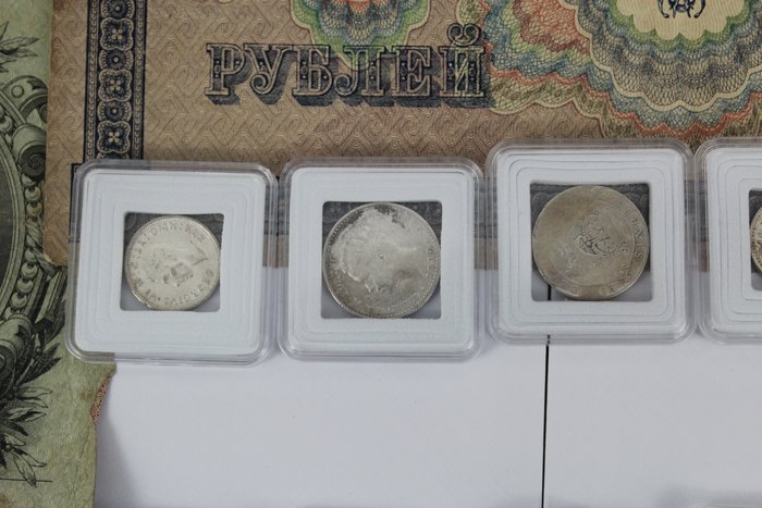 Rusland. Russia. A Treasure Trove of ± 559 mainly Russian Coins, Stamps, Banknotes, framed Scythian Artefacts  (Ingen mindstepris)