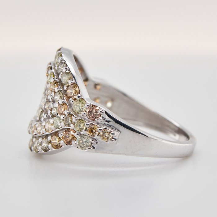 Ingen mindstepris - Ring 14 kt. -  1.77ct. tw. Diamant (Naturfarvet)