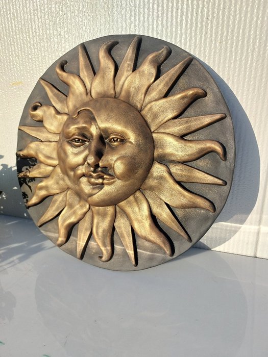 Statue, The sun and the moon - Large wall plate - 42 cm - Støbt sten