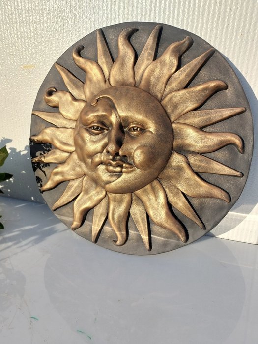 Statue, The sun and the moon - Large wall plate - 42 cm - Støbt sten