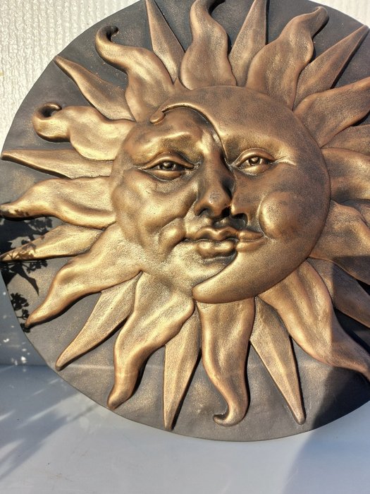 Statue, The sun and the moon - Large wall plate - 42 cm - Støbt sten