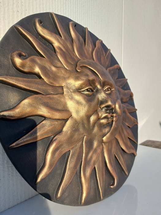 Statue, The sun and the moon - Large wall plate - 42 cm - Støbt sten