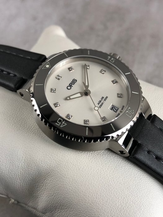 Oris - Aquis Date Diamonds Automatic - 01 733 7731 4191-07 5 18 45FC - Kvinder - 2011-nu