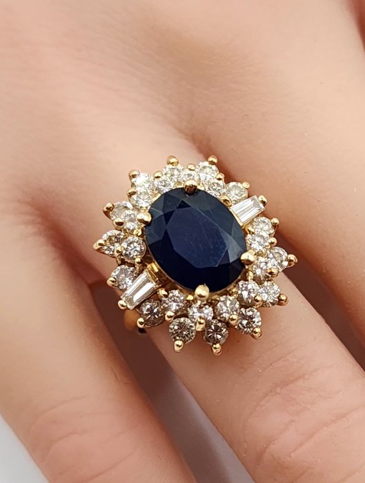 Ring - 14 karat Gulguld, Smukke kvinders 14K gul guldring med safir og 28 diamanter -  1.69ct. tw. Diamant (Natur)  - Diamant