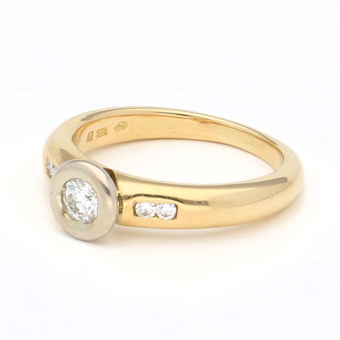 Ingen mindstepris - Ring - 18 kraat Gulguld Diamant (Natur)