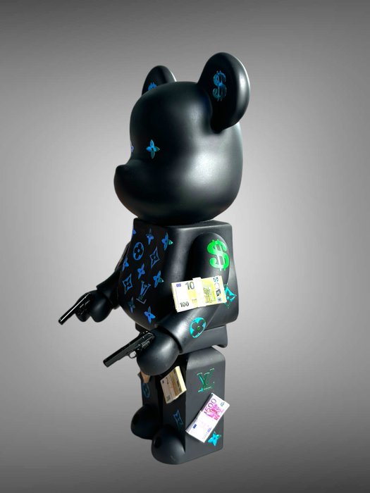 AmsterdamArts - Louis Vuitton gangster bear statue