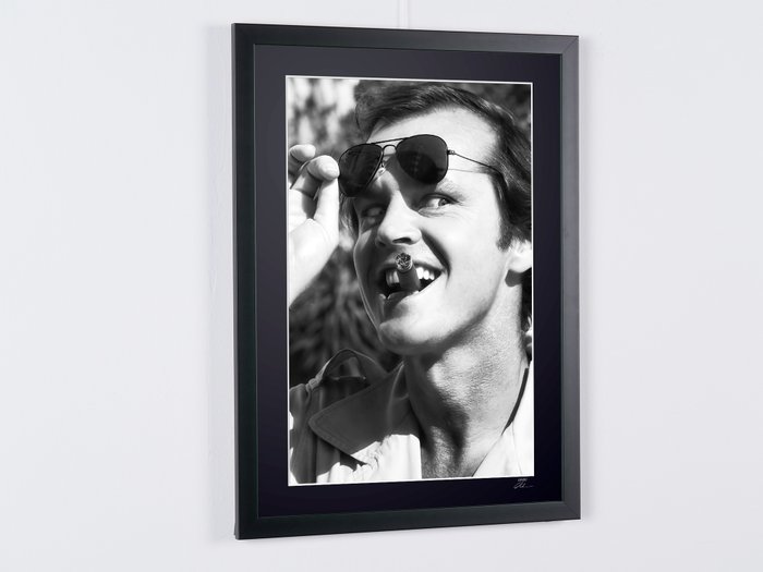 Jack Nicholson - Iconic Devilish Smile - Fine Art Photography - Luxury Wooden Framed 70X50 cm - Limited Edition Nr 01 of 30 - Serial ID - Original Certificate (COA), Hologram Logo Editor and QR Code - 100% New items.