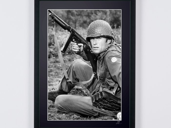 Kelly's Heroes (1970) - Clint Eastwood as Private Kelly - Fine Art Photography - Luxury Wooden Framed 70X50 cm - Limited Edition Nr 01 of 30 - Serial ID 17574 - Original Certificate (COA), Hologram Logo Editor and QR Code - 100% New items.