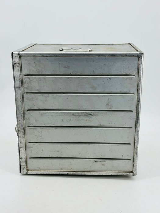 Driessen Aviation - Britannia Airways - Beholder - Britannia Airways kabyss container flightcase - Aluminium