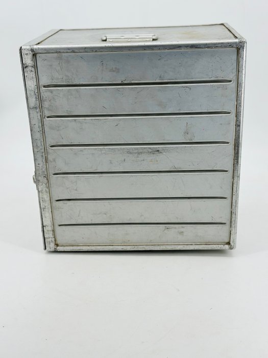 Driessen Aviation - Britannia Airways - Beholder - Britannia Airways kabyss container flightcase - Aluminium