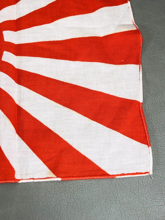 Japan - WWII Japanese Army Special Set - Hjelm, Medalje, Rising Sun Flag, Bælte - Militærudstyr