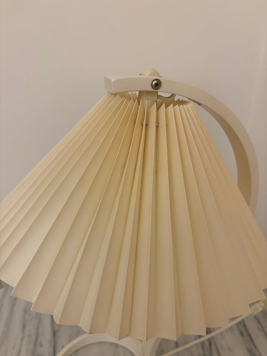 Bordlampe - Plast, Træ - Caprani lampe fra Italien