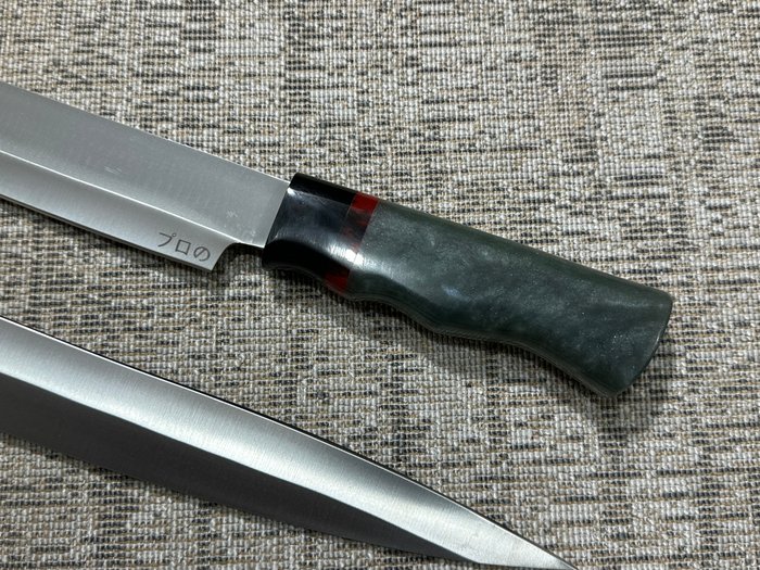 Køkkenkniv - Chef's knife -  Japanske Yanagiba  Burja kokkeknive - D2 Steel  Grey Udsøgt flerfarvet harpikshåndtag - Japan