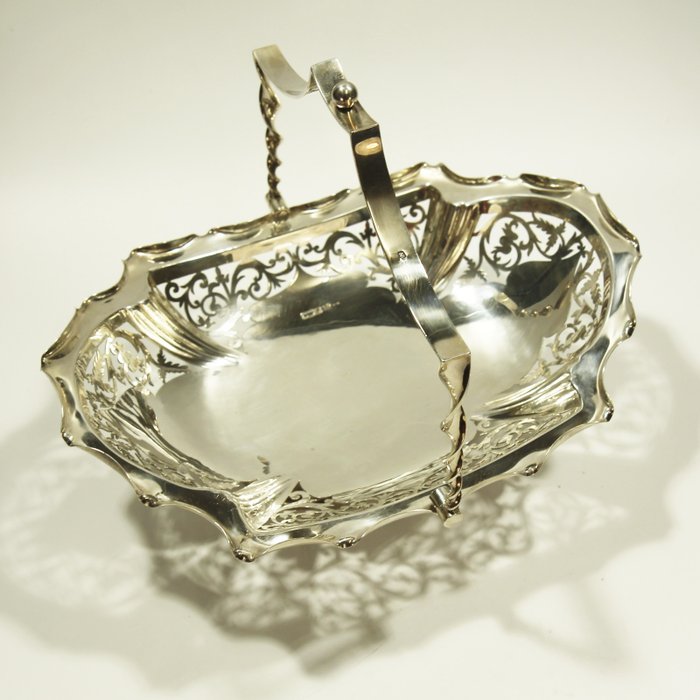 Fenton Brothers Ltd - Jugendstil - Brødkurv - 925/1000 - 1. klasse sølv - 639 gram - Håndlavet gennembrudt savet