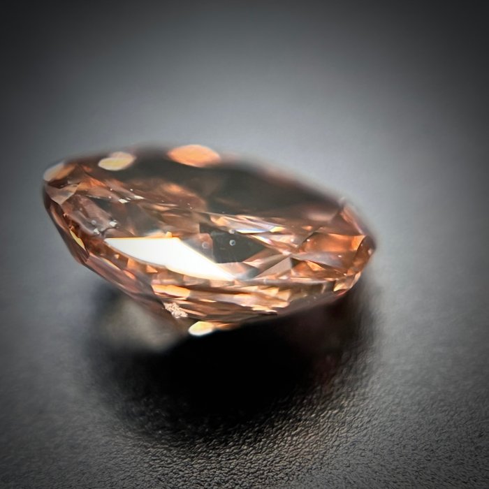 1 pcs Diamant - 0.60 ct - Oval - fancy orangebrun - SI2