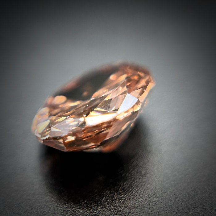 1 pcs Diamant - 0.60 ct - Oval - fancy orangebrun - SI2