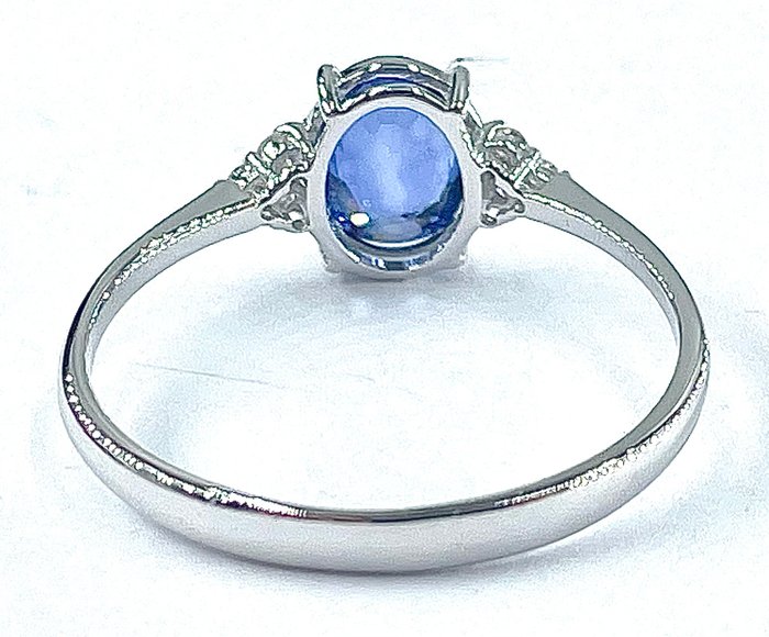 Ingen mindstepris - Ring - 18 kraat Hvidguld Safir - Diamant