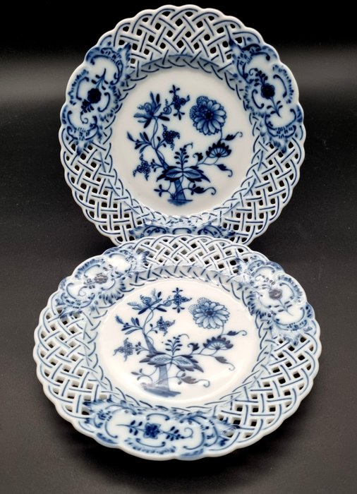 Teichert-Werke, Stadt Meissen - Bordservice - 1. valg! Løgmønster 2 x eksklusive gennembrudstallerkner ca 18 cm - Porcelæn