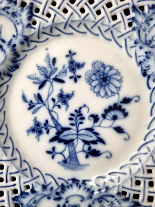 Teichert-Werke, Stadt Meissen - Bordservice - 1. valg! Løgmønster 2 x eksklusive gennembrudstallerkner ca 18 cm - Porcelæn