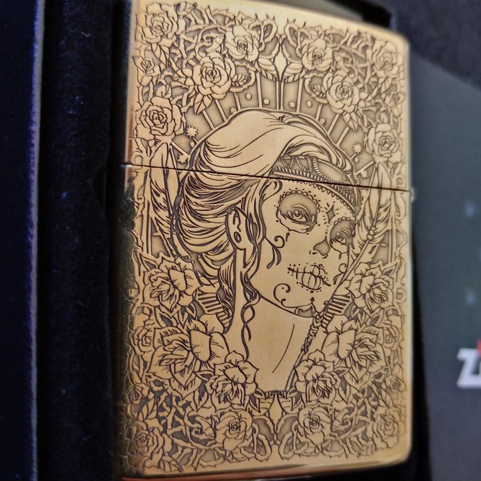 Zippo - Sexy Girl - Armor Case - new collectible Edition on market - golden brass - new - unignited - Lommelighter - Stål (rustfrit)