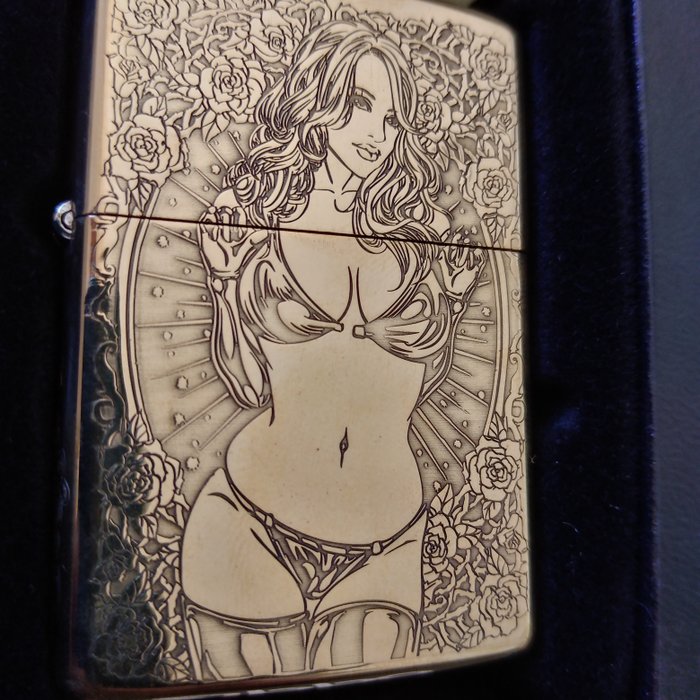 Zippo - Sexy Girl - Armor Case - new collectible Edition on market - golden brass - new - unignited - Lommelighter - Stål (rustfrit)