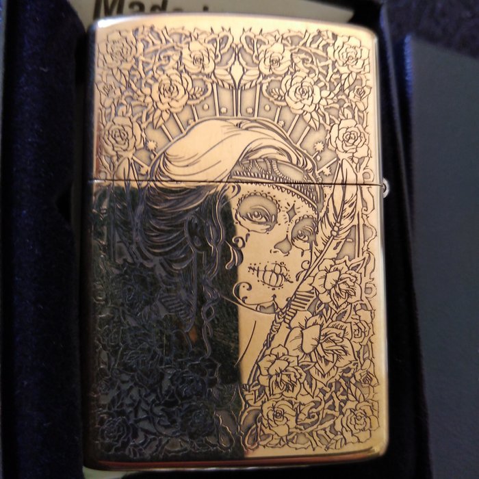 Zippo - Sexy Girl - Armor Case - new collectible Edition on market - golden brass - new - unignited - Lommelighter - Stål (rustfrit)