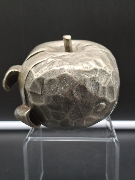 Pisani-Art - Pisani Vettor (1934-2011) - Skulptur, Apple - 9 cm - Fortinnet metal - 1974