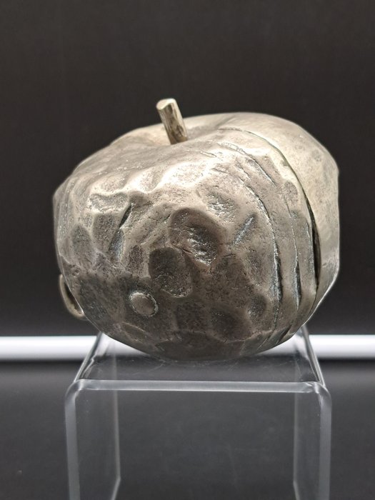 Pisani-Art - Pisani Vettor (1934-2011) - Skulptur, Apple - 9 cm - Fortinnet metal - 1974