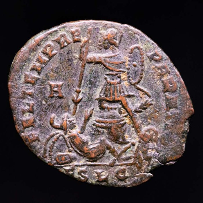 Romarriket. Constantius II (AD 337-361). Maiorina 353-355. FEL TEMP-REPARATIO, soldier standing left, spearing fallen horseman  (Ingen mindstepris)