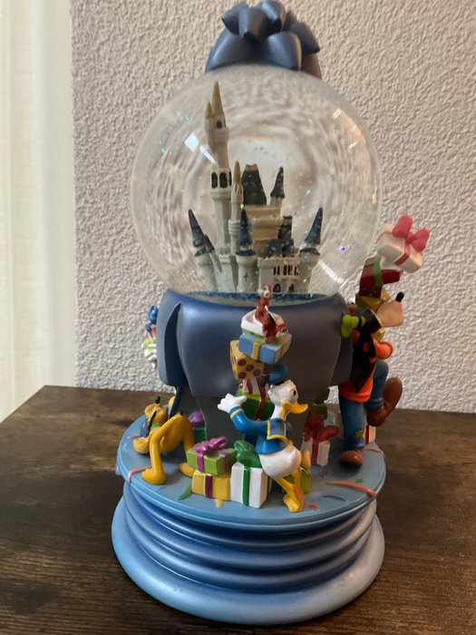 Walt Disney World - 30th Anniversary - 1 Snowglobe - Walt Disney Parks and Resorts LLC. - 2001