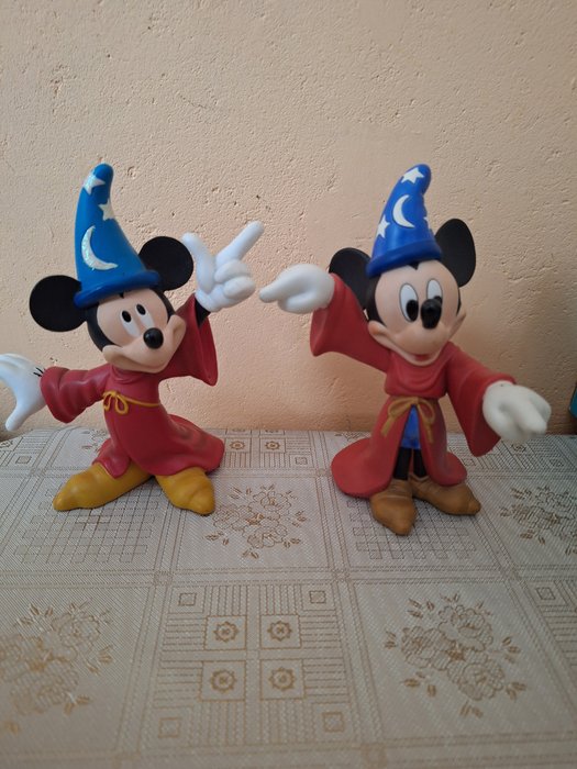 Twee Mickey Mouse tovenaarsbeelden - 1 Figure