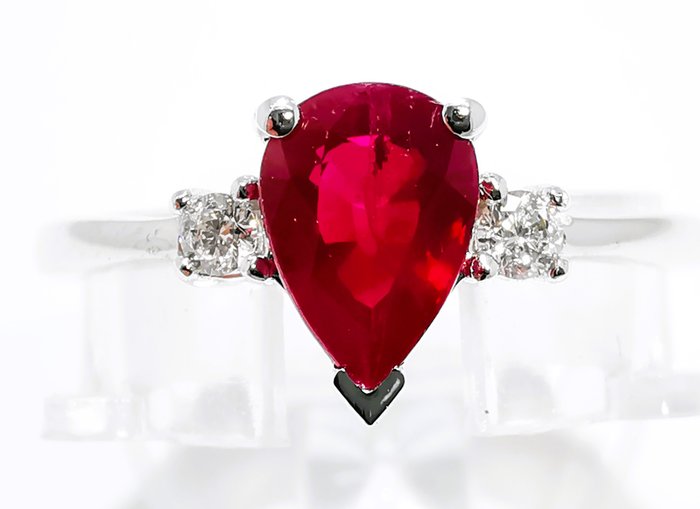 Ring - 18 kraat Gulguld, Ruby Vivid Deep Red 1.01ct IGE -  1.01ct. tw. Rubin - Diamant