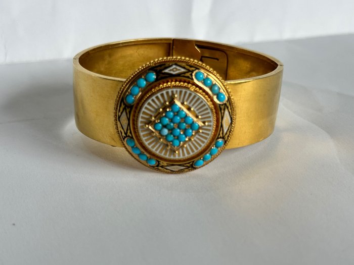 18k gold bracelet with natural turquoise and enamel. Gothenburg 1873, signed; G. TENGSTEDT  SON - 18 kraat Gulguld - Armbånd Turkis