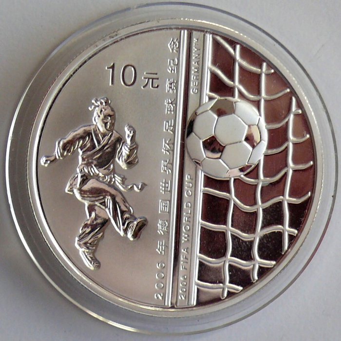 Kina. 10 Yuan 2005 Fußball WM 2006 in Deutschland, 1 Oz (.999) Color  (Ingen mindstepris)