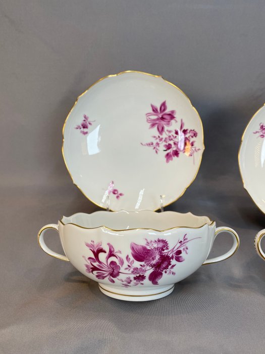 Purpur Camaieu, Lila Blume - Meissen - Meissen, 2 suppeskåle med underkopper (2) - Samtidskunst - Porcelæn - Purpur Camaieu, Lila Blume